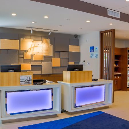 Holiday Inn Express & Suites - Detroit Northwest - Livonia By Ihg Exterior photo