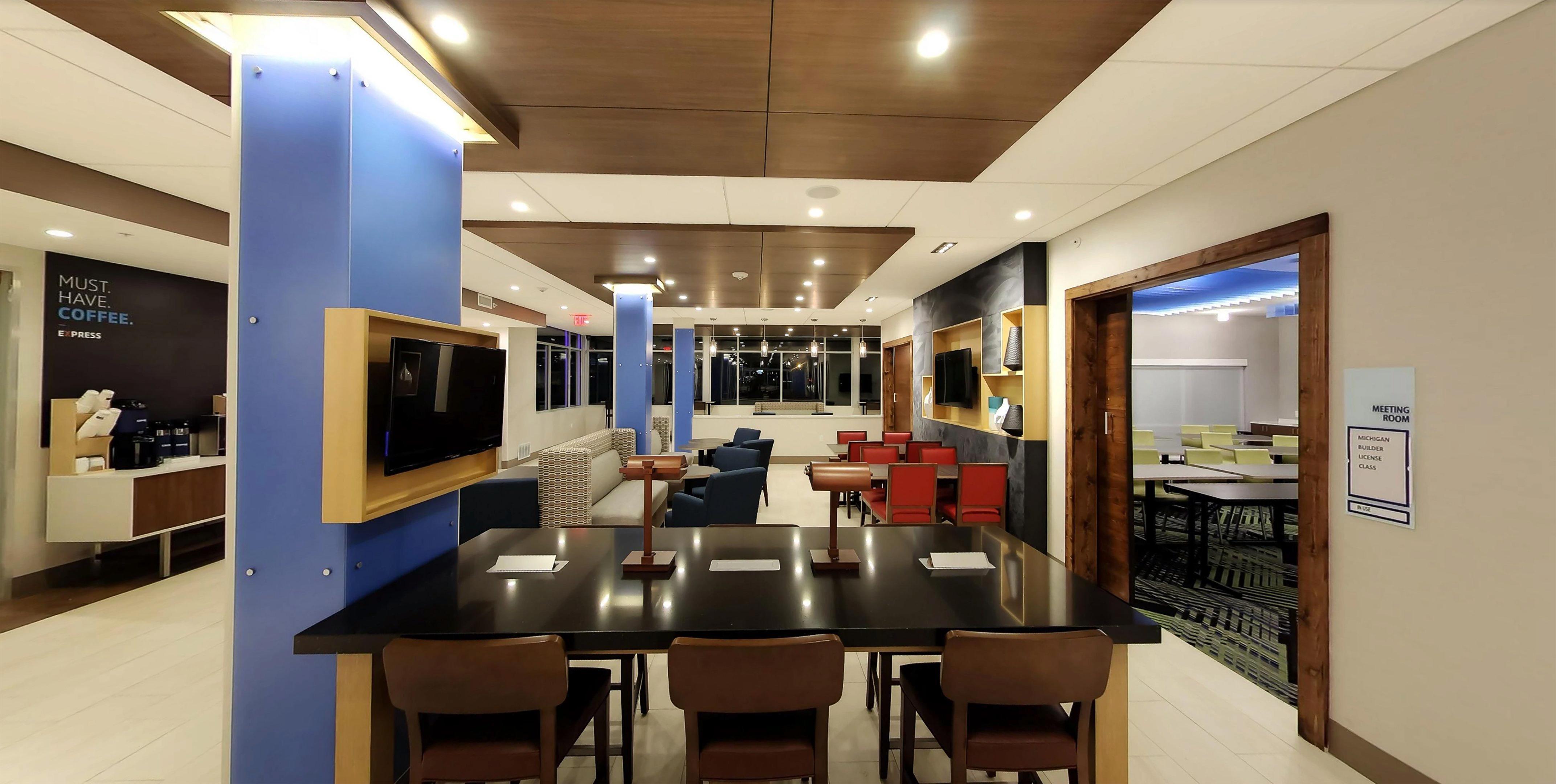 Holiday Inn Express & Suites - Detroit Northwest - Livonia By Ihg Exterior photo