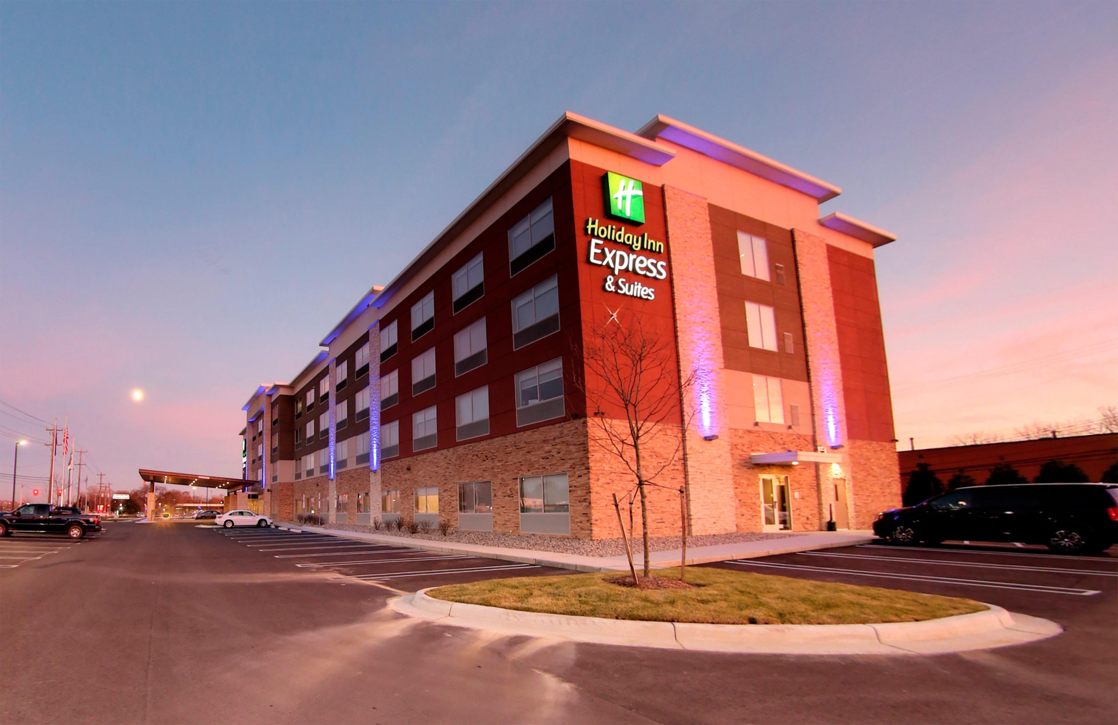 Holiday Inn Express & Suites - Detroit Northwest - Livonia By Ihg Exterior photo