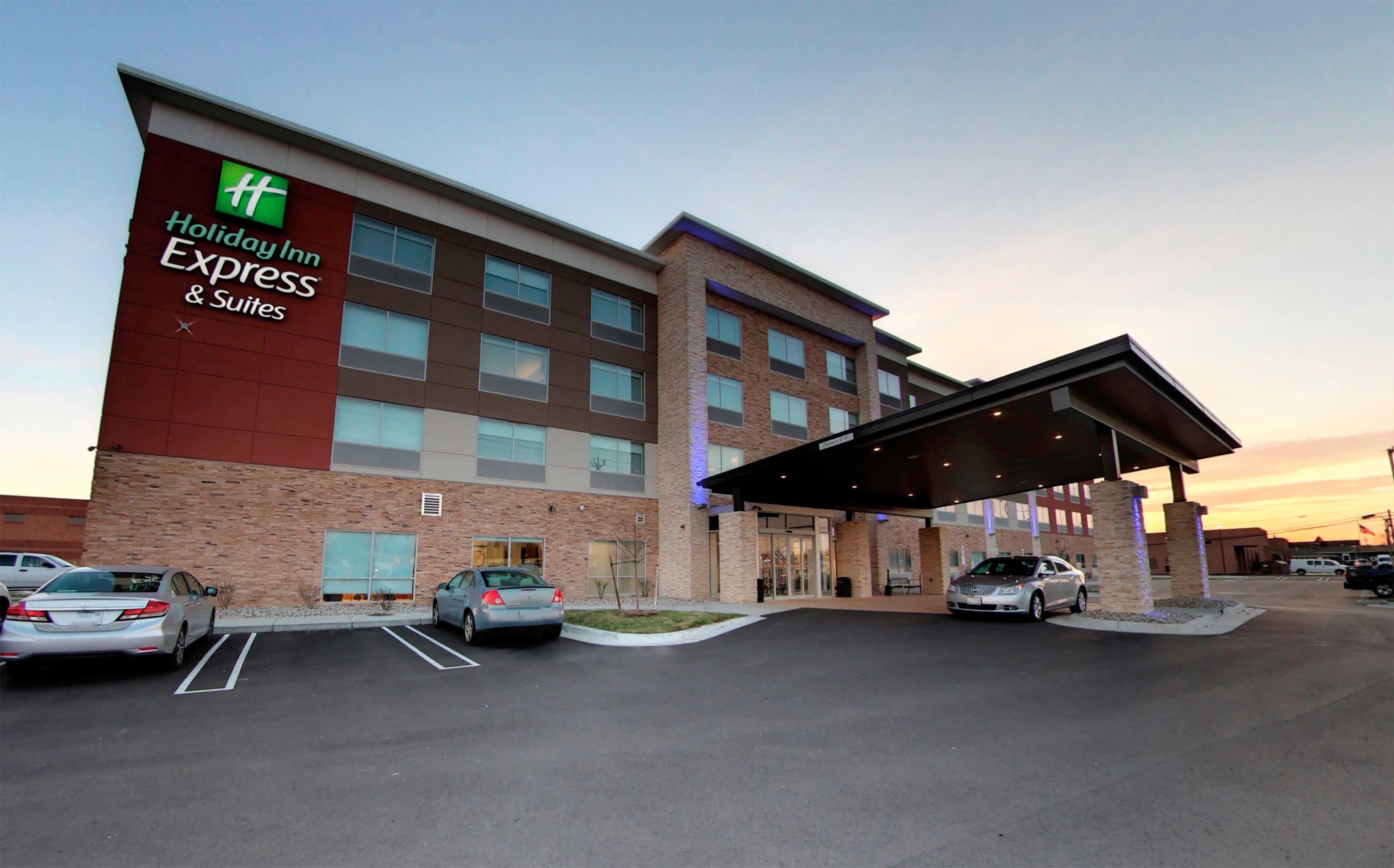 Holiday Inn Express & Suites - Detroit Northwest - Livonia By Ihg Exterior photo