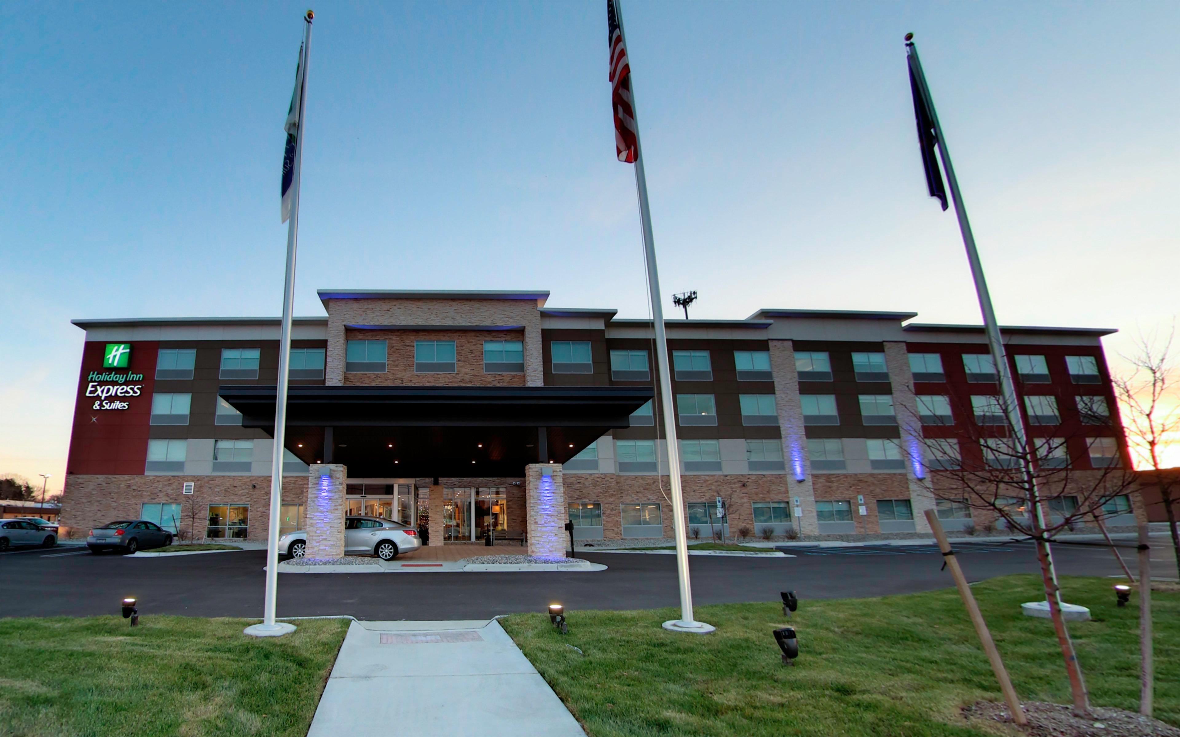 Holiday Inn Express & Suites - Detroit Northwest - Livonia By Ihg Exterior photo