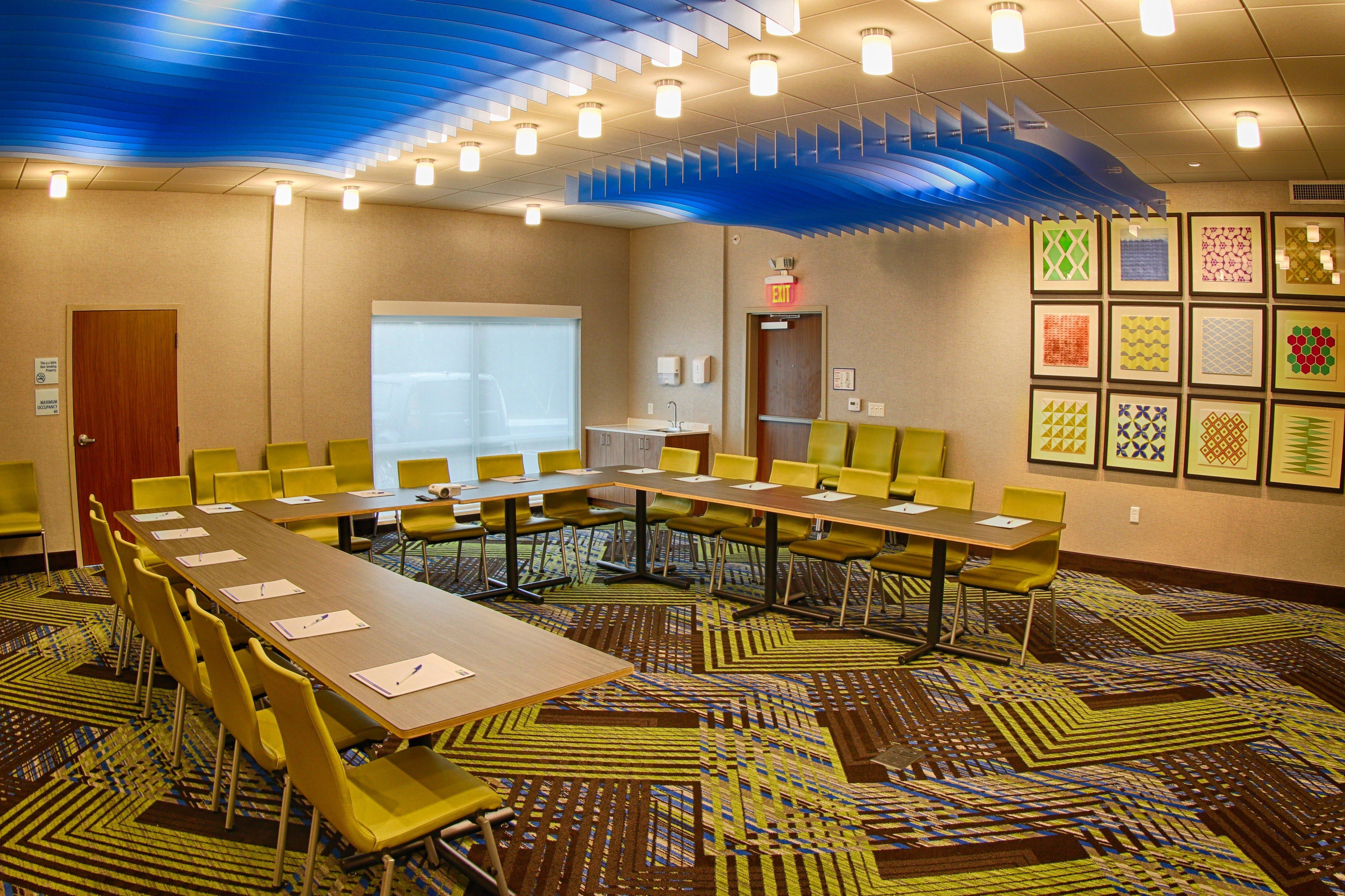 Holiday Inn Express & Suites - Detroit Northwest - Livonia By Ihg Exterior photo