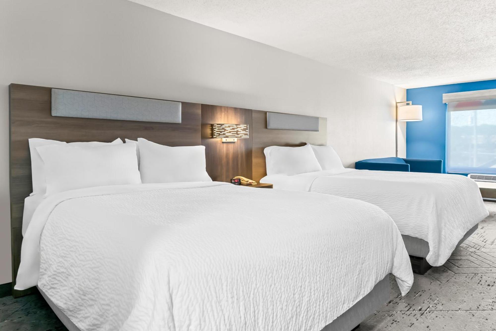 Holiday Inn Express & Suites - Detroit Northwest - Livonia By Ihg Exterior photo