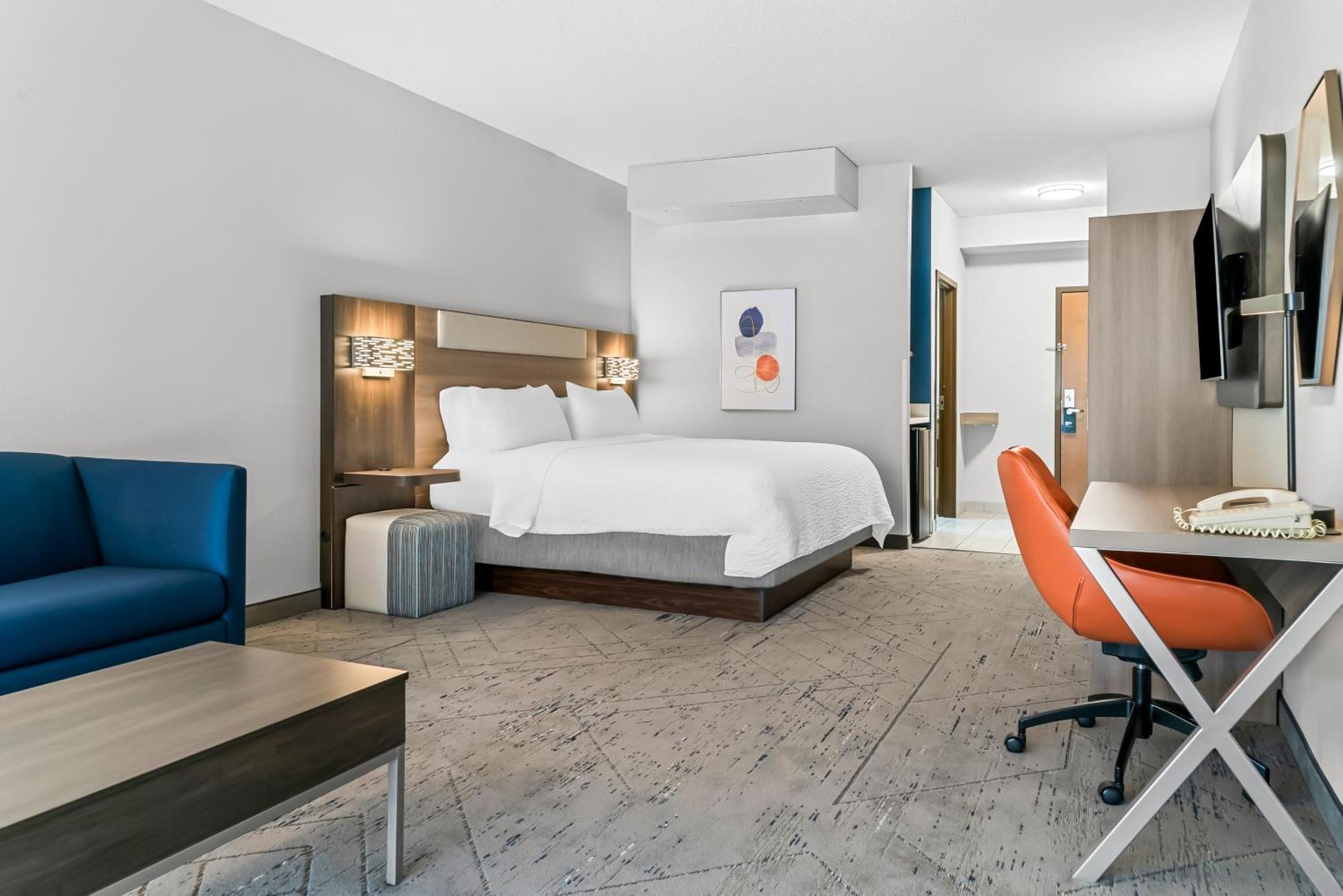 Holiday Inn Express & Suites - Detroit Northwest - Livonia By Ihg Exterior photo