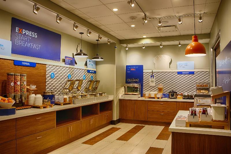 Holiday Inn Express & Suites - Detroit Northwest - Livonia By Ihg Exterior photo